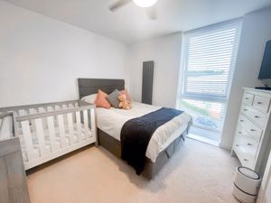 bedroom - click for photo gallery